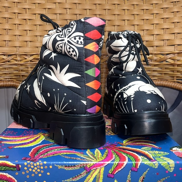 FARM RIO Made In Brazil Cerrado Sky Lug Sole Ankle Boots Booties Black White - Picture 5 of 12